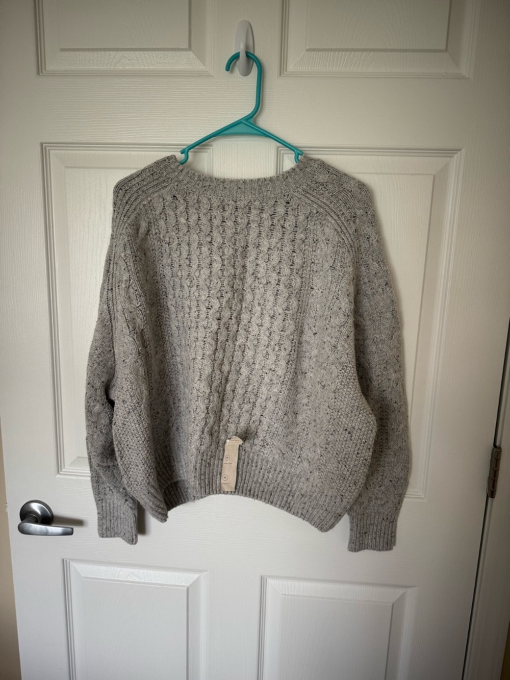 Universal Thread Speckled Light Gray Cable Crewneck Sweater